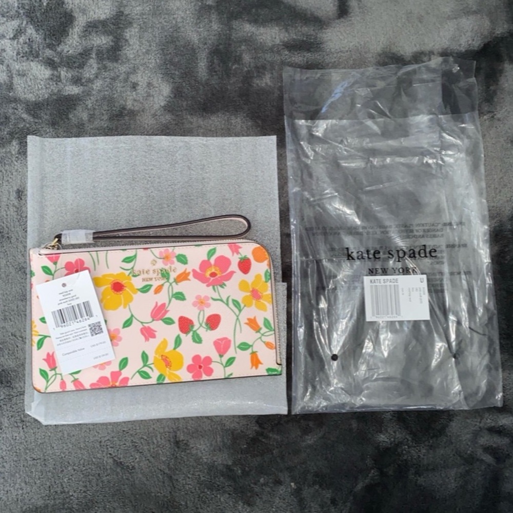 NWT- Kate Spade Floral Wristlet